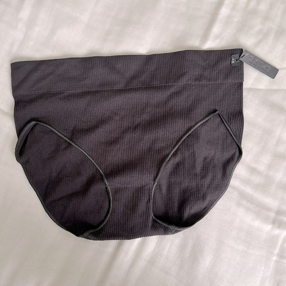 SKIMS Stretch Rib Brief - Picture 2 of 5